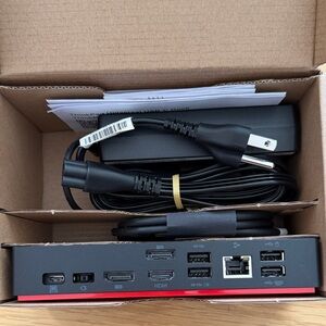 Lenovo ThinkPad Universal Docking Station - NEW